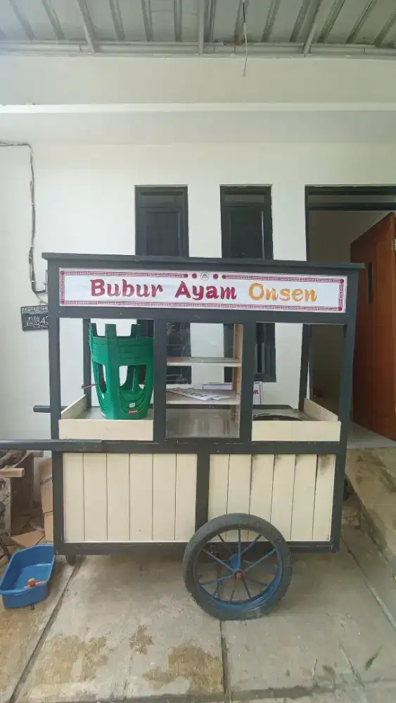 Gerobak Mie Ayam dan Bakso. Gratis stand banner 2 sisi dan panci.
