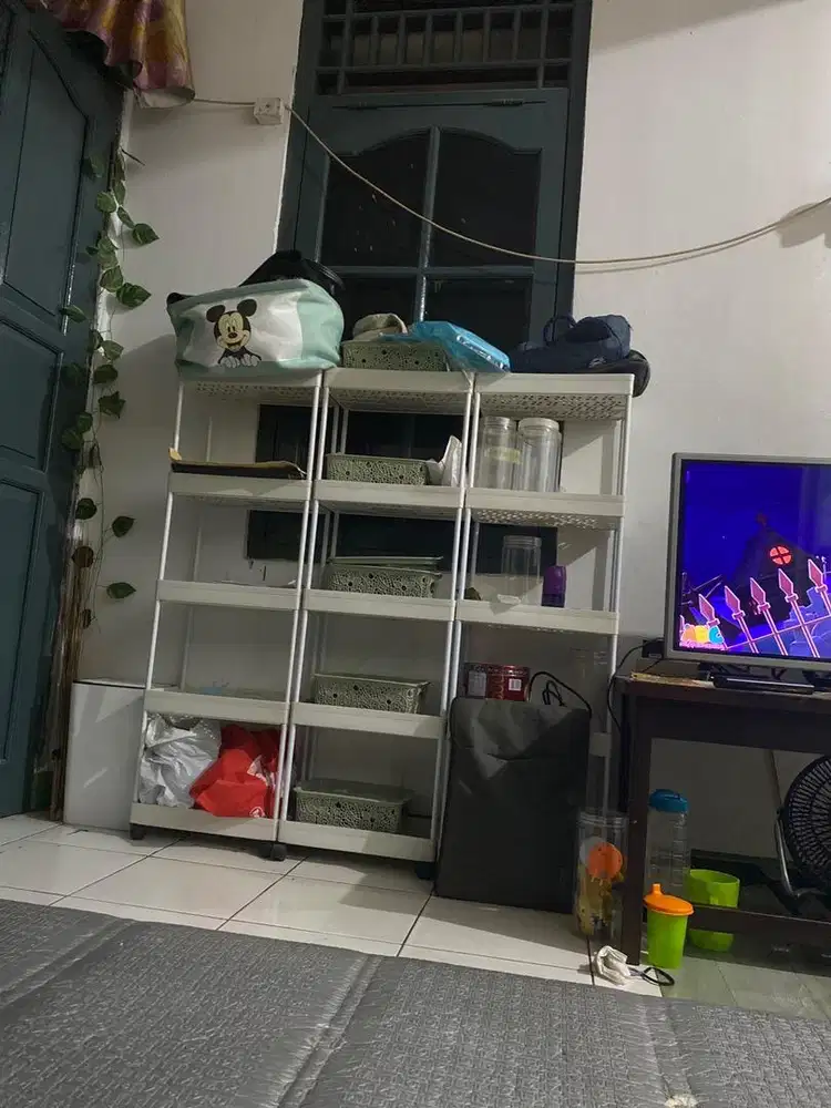 6 Rak plastik putih 4 sekat jual cepat