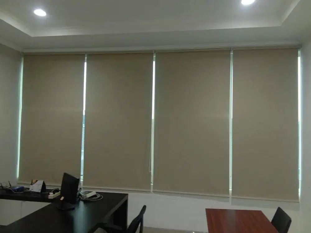 Jual & Pasang Tirai Roller Blind/Vertikal/Venetian/Roman Shades Kantor