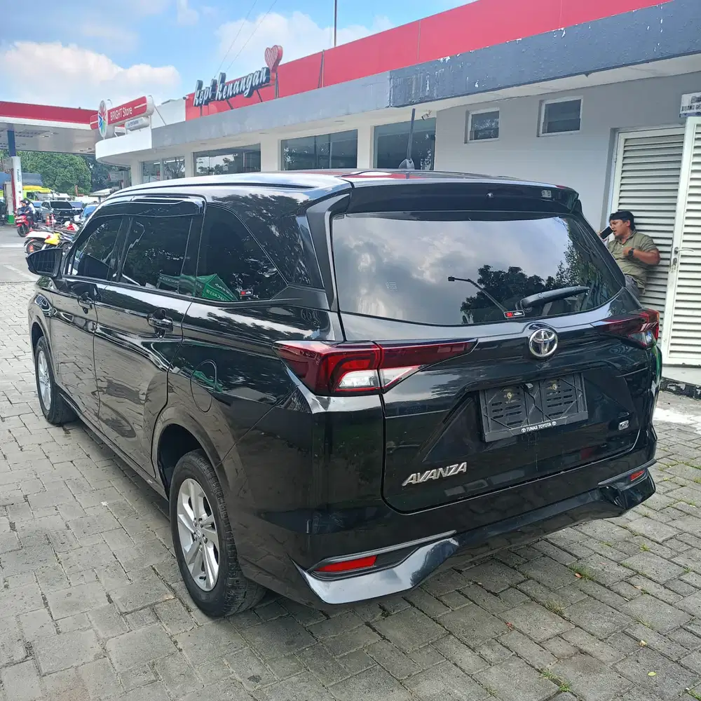 AVANZA E AT 2023 HITAM DP10jt