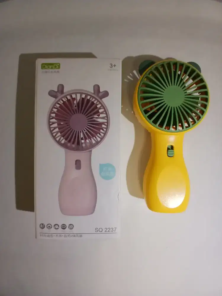 kipas angin mini portable merek DianDi, model SQ 2237.