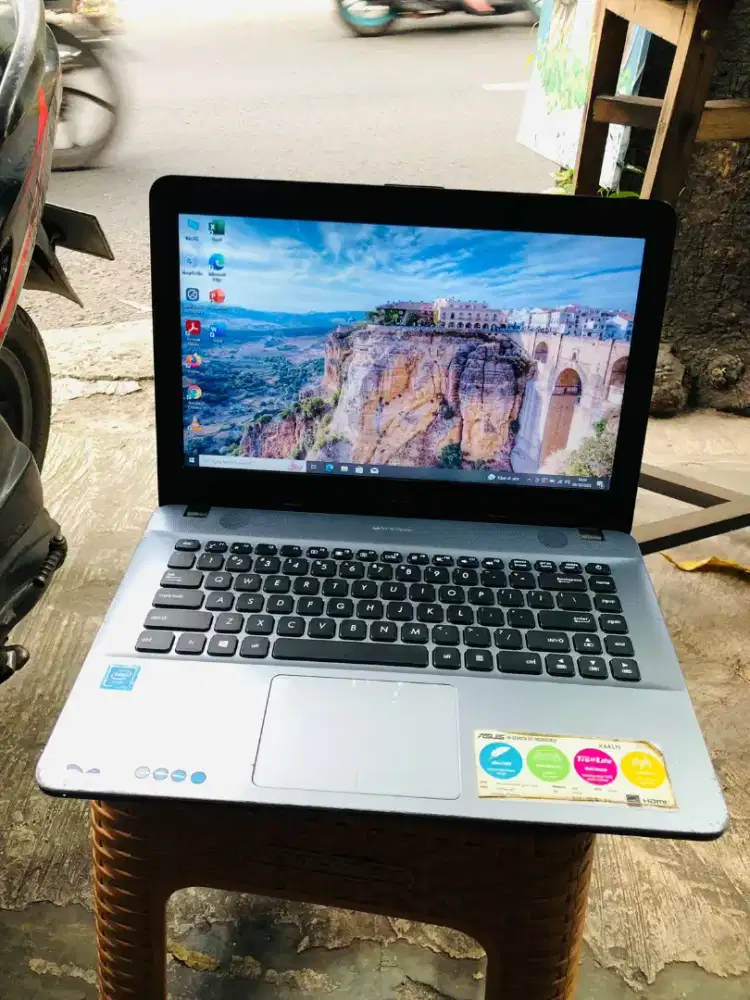 ASus X441N SSD+HDD ram4gb normal