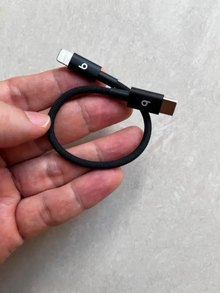 Beats USB-C to Lightning / Kabel USB pendek Cable (20 cm / 8 in.)