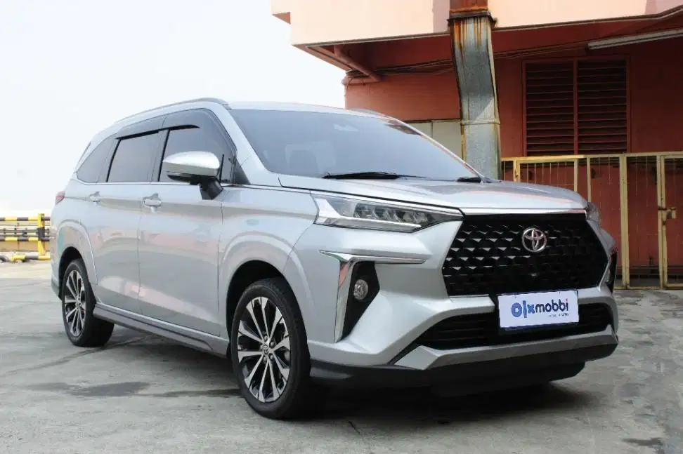 TDP 10JT Toyota Avanza 1.5 New Veloz Q CVT Bensin-AT Silver 2022