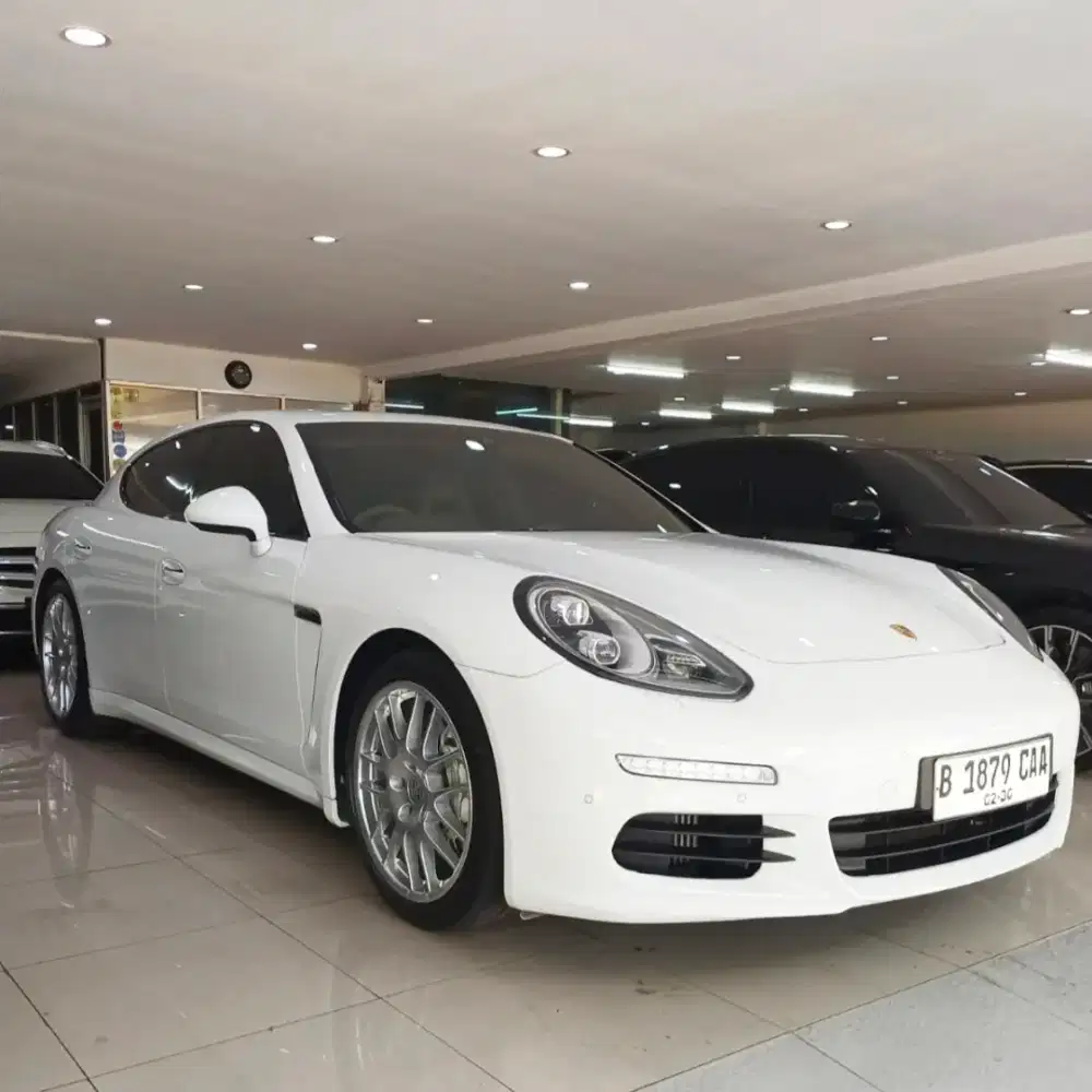 Only 14k miles Porsche Panamera S 3.0 Facelift 2014