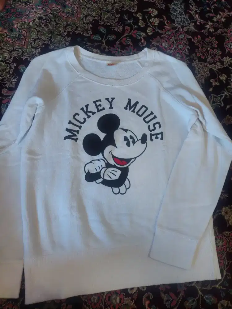 Sweater uniqlo mickey