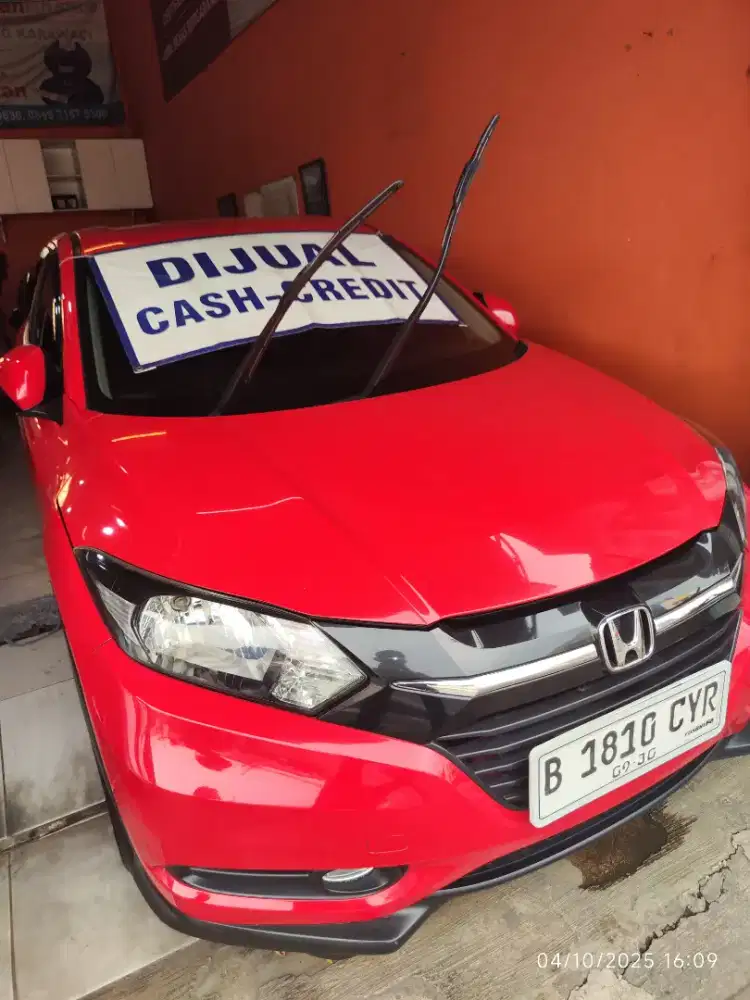 Honda HR-V 1.5 E CVT Merah 2017