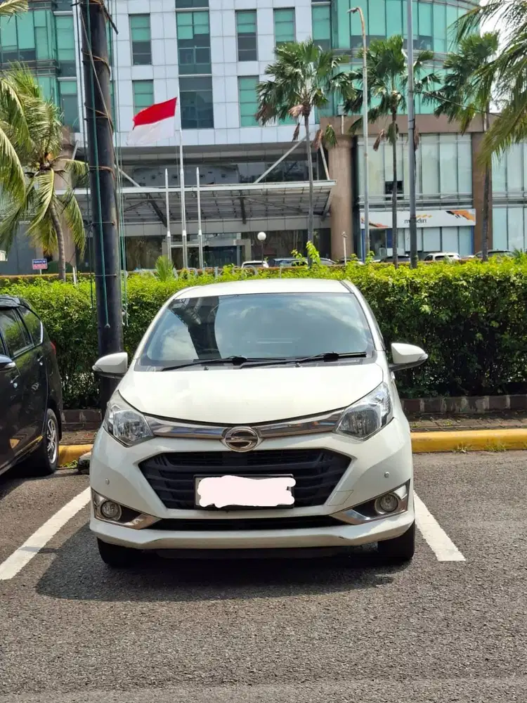 Sigra putih matic