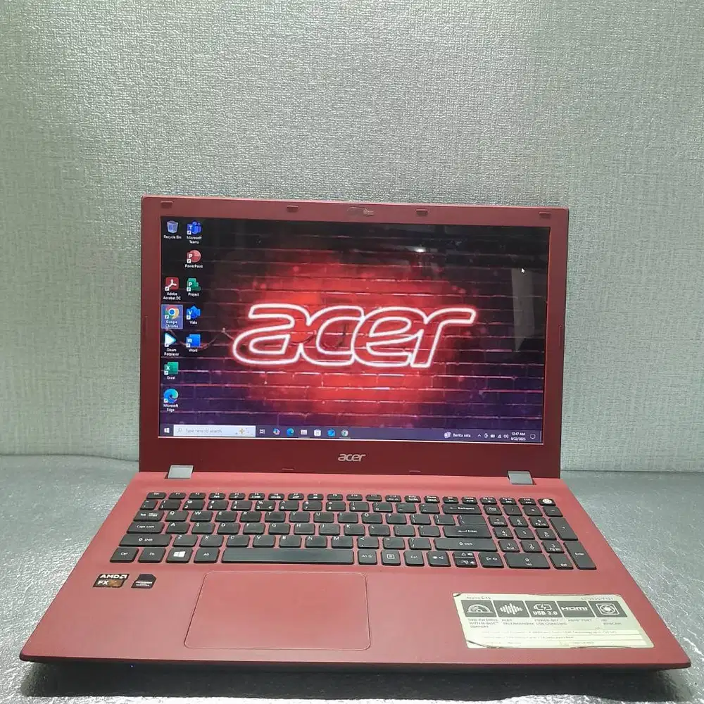 Acer aspire E5-552G Amd FX-880P  Ram 8gb ssd 256gb AMd radeon tm R7