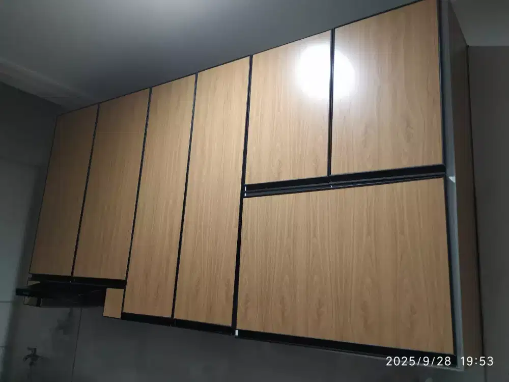 Kitchen set aluminium dan coker hood merk modena