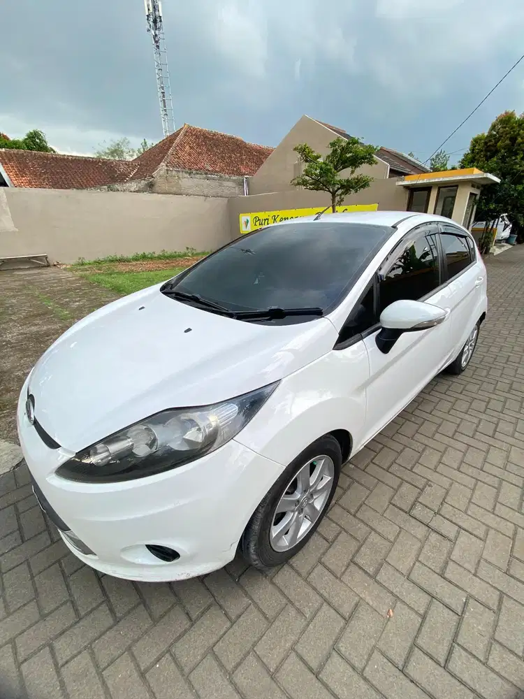 Ford Fiesta Sport 1.6 A/T 2012 Warna Putih Automatic