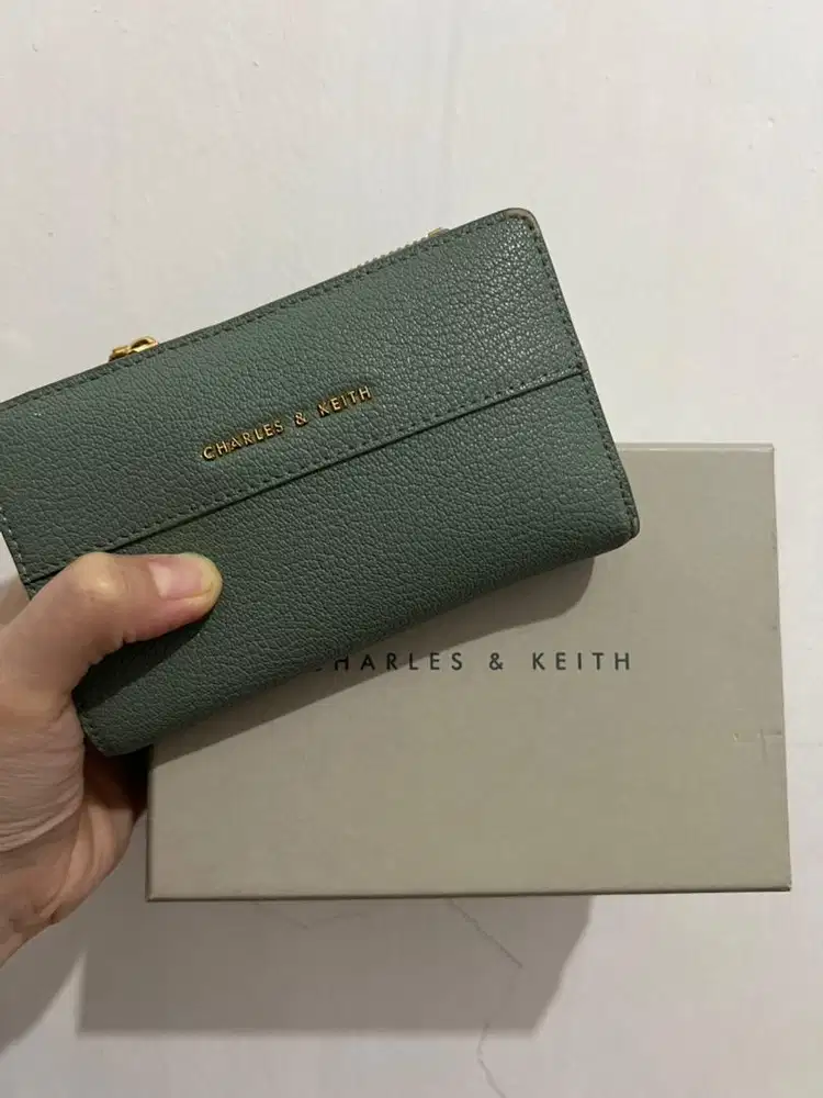 Dompet Charles & Keith