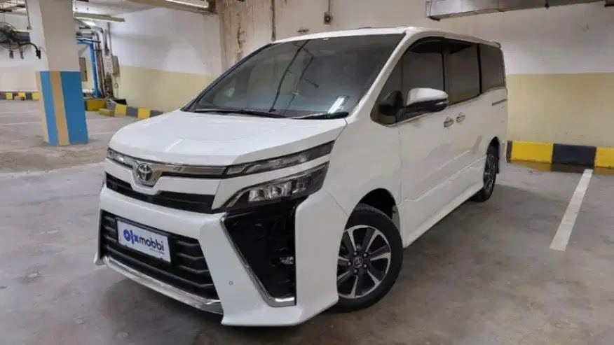 DP Rendah  14JT Toyota Voxy 2.0 Bensin-AT 2018 Putih