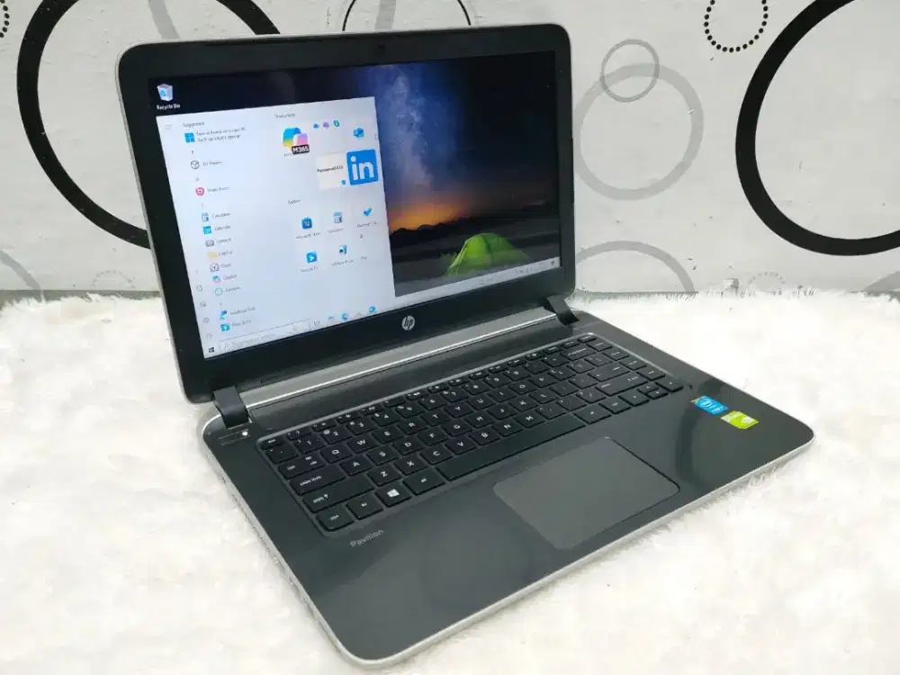 HP 14 - v043TX

- Intel Core i7 - 4510U (4CPU) ~2.6 Ghz
- Ram 8 GB