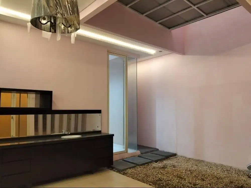 DISEWAKAN RUMAH PALM BEACH BOULEVARD - FULL RENOV
