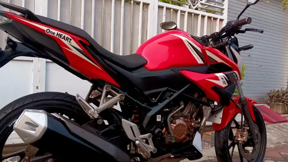 Jual cepat HONDA CB150R STREETFIRE.pajak dan stnk baru