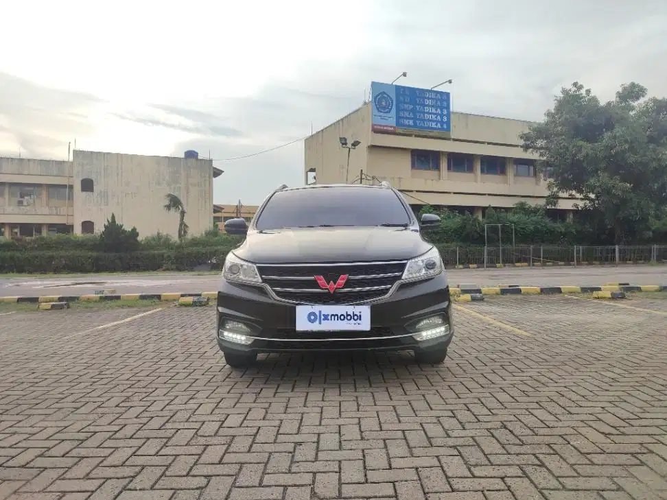 TDP 7,JT Wuling Cortez 1.8 C Bensin-AT Hitam 2018
