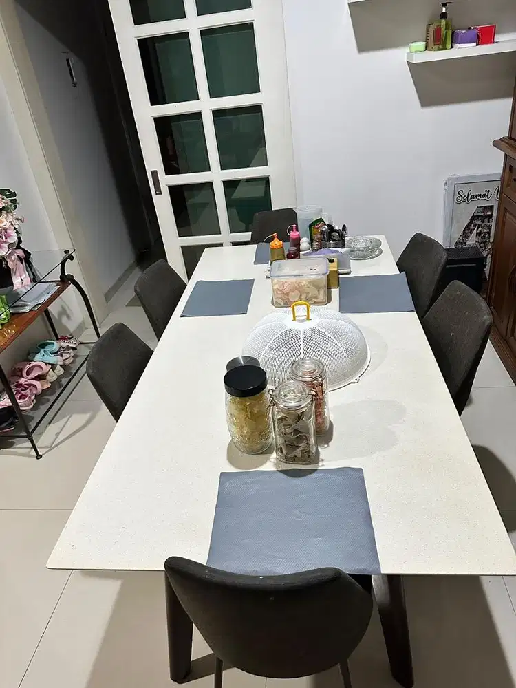 Cellini dining table