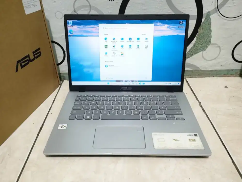Asus A409DA

- Amd Athlon Silver 3050U
- Ram 4 GB