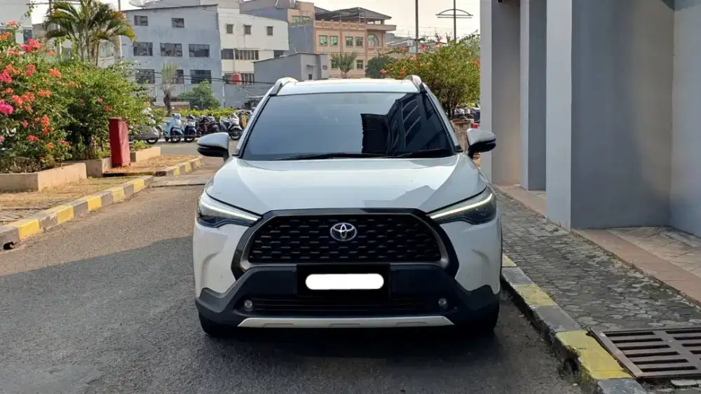 Toyota corolla cross hybrid 2021 putih