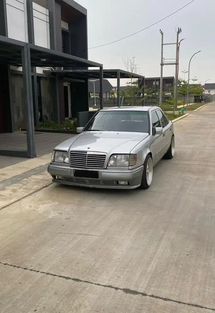 Mercedes-Benz E230 1990 boxer