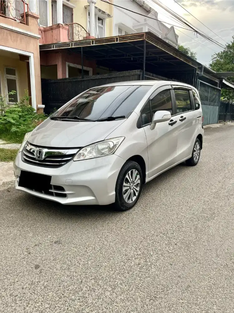 Honda Freed 1.5 E PSD Bensin AT 2012