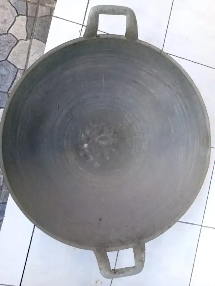 Jual cepat 3 wajan baja cor jadul ukuran 60cm