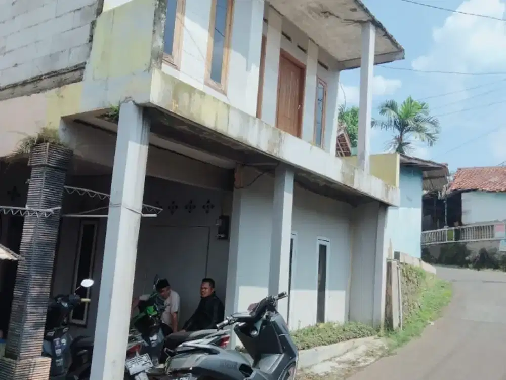 DI JUAL RUMAH MURAH SUDAH 2 LANTAI SIAP ISI DAN STRATEGIS DI TENJOLAYA