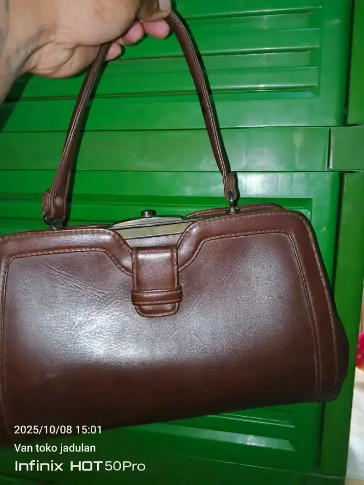 Jual tas cw merek mellow vintage second layak pake