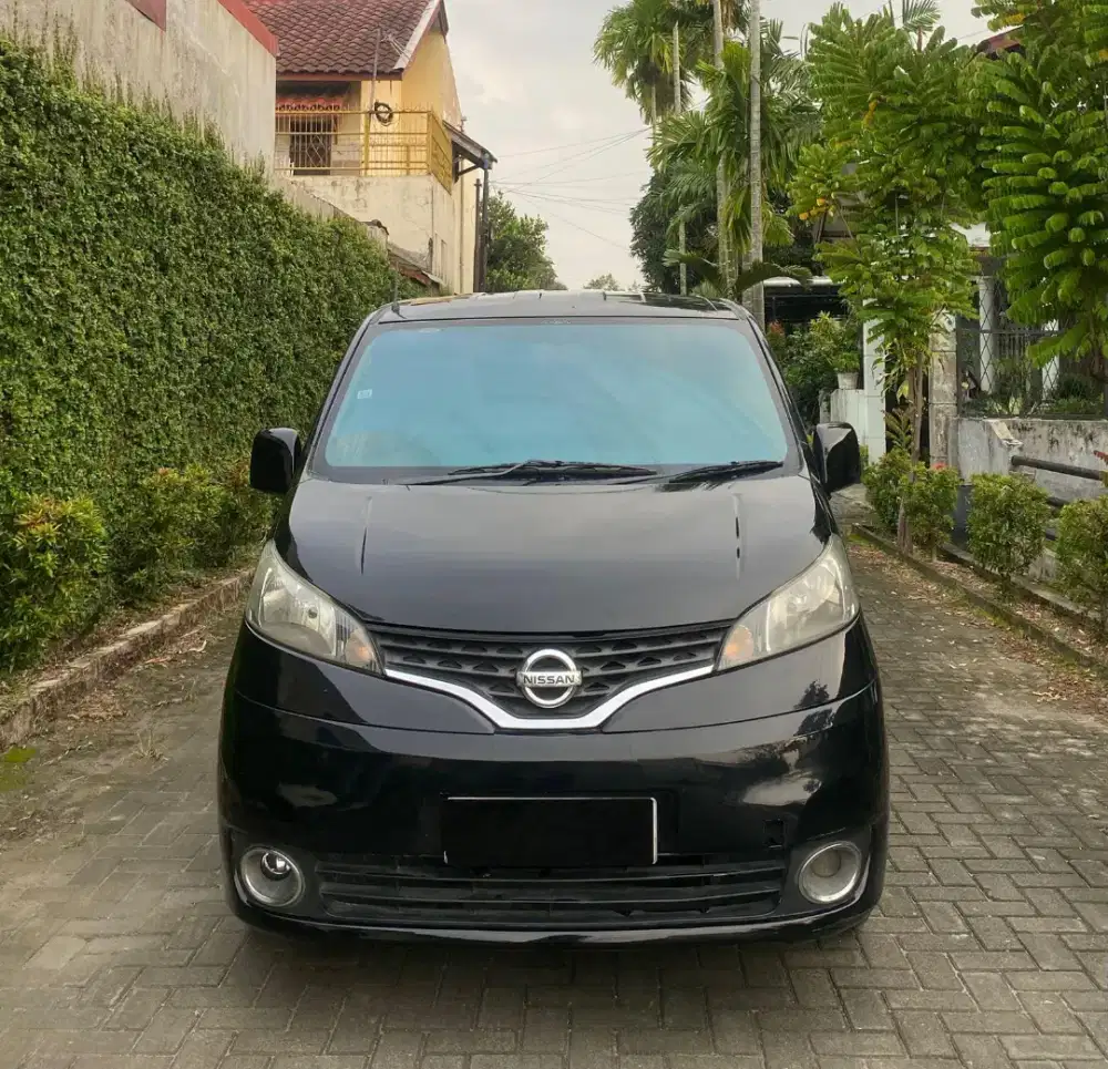 Nissan Evalia SV manual 2012