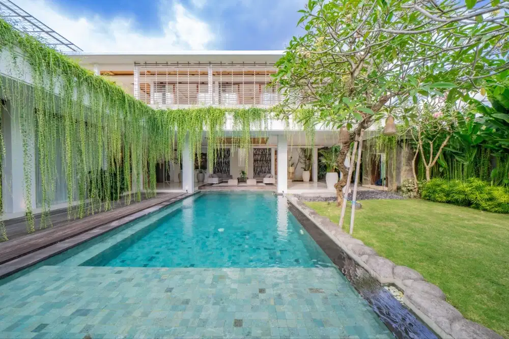 Luxury Villa for Sale in Umalas – 5 Bedrooms | Leasehold 24 Years