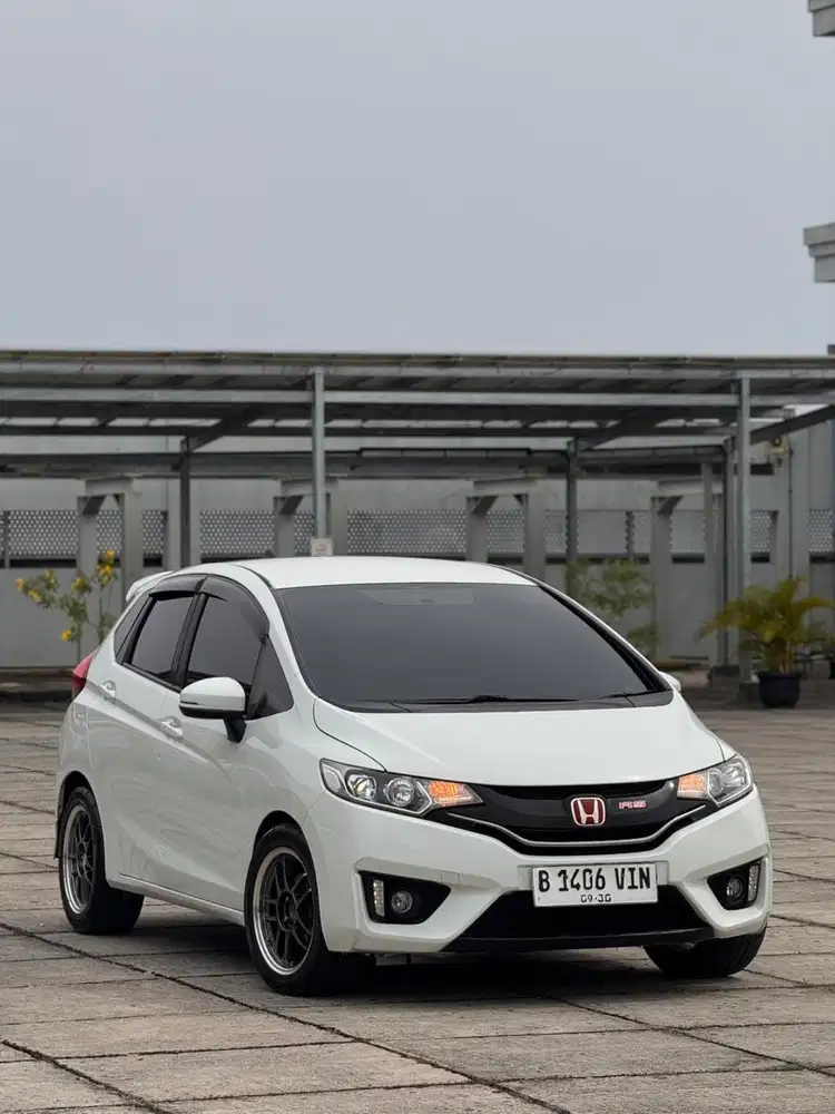 Good condition! Honda jazz rs gk5 2015 matic
