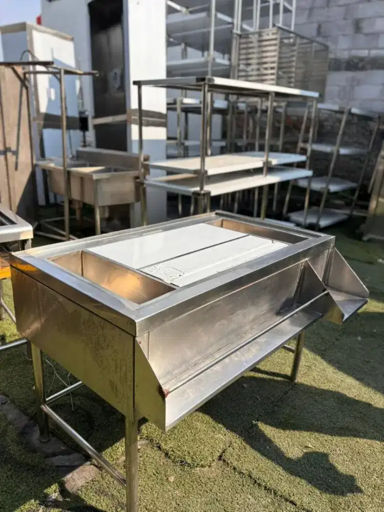 Ice bin station 
Ukuran 120x70x20x80
Lubang ice bin 70x50x30