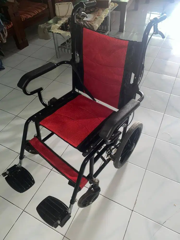 Kursi roda lipat