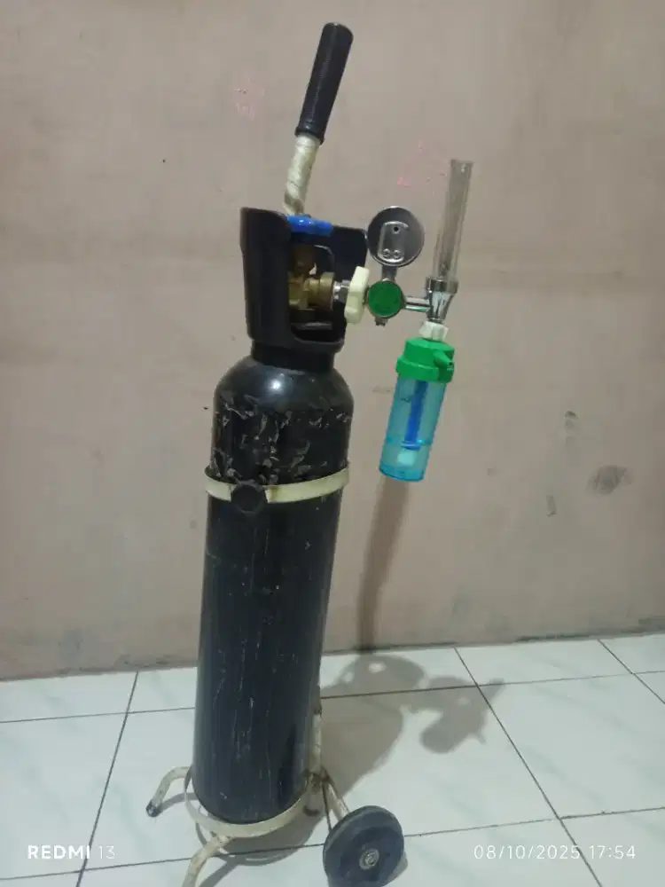 tabung oksigen dan regulator