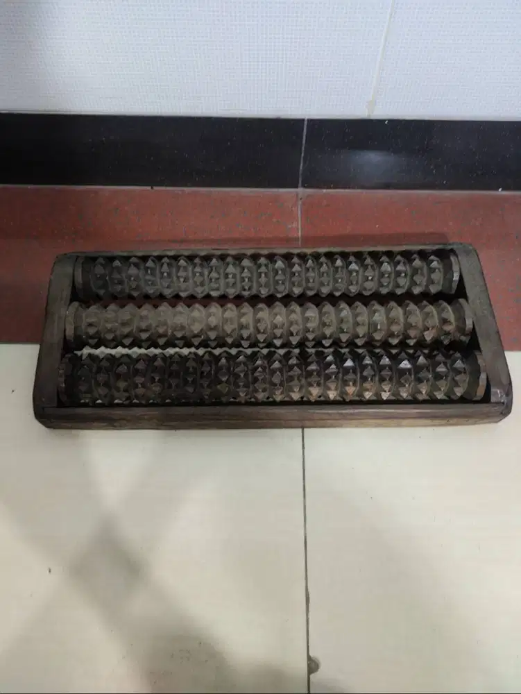 Alat pijak terapi kaki tradisional