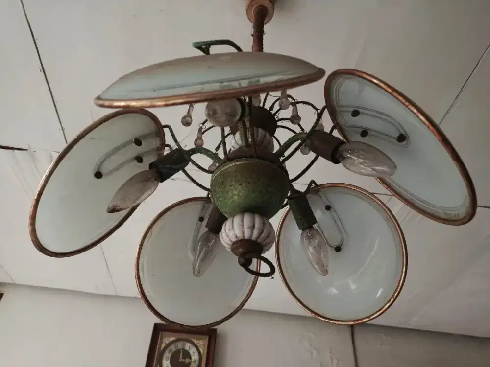Lampu gantung Antik
Pajangan rumah, cafe, hotel, kantor