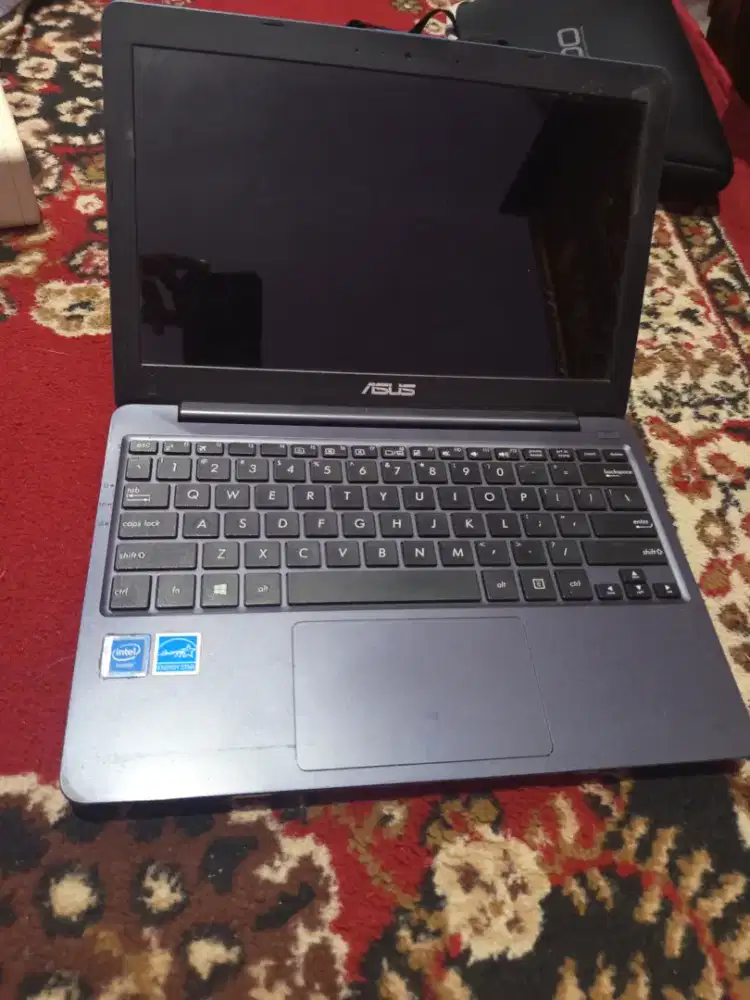 Laptop bekas asus