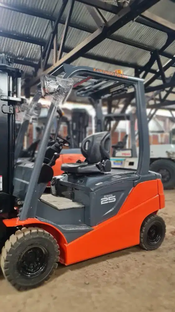 Forklift Toyota 2,5 Ton Electric Matic,Tiang 3 Meter,8FBN25,Tahun 2023