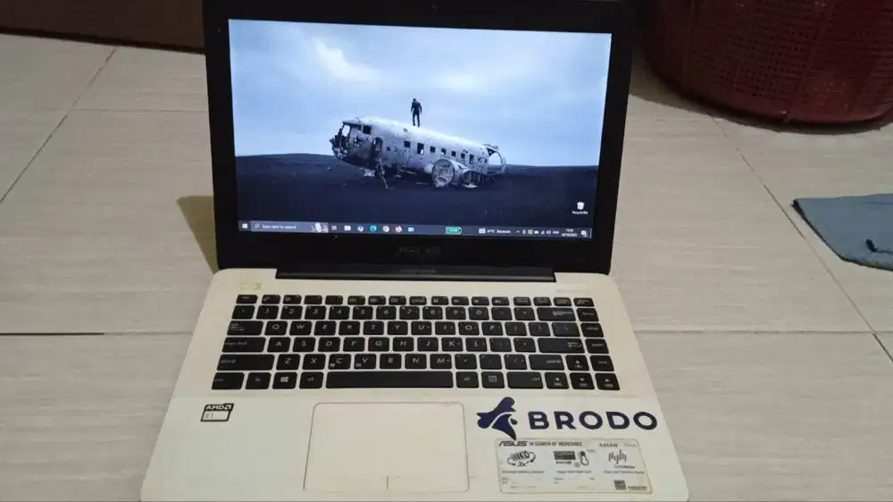 Asus X454W (2016)