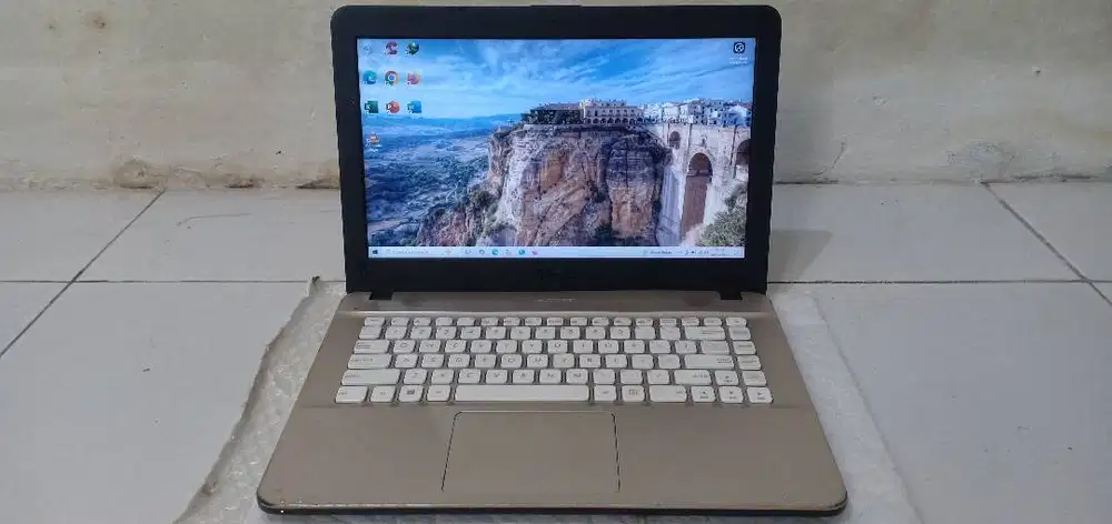Laptop ASUS X441N Dual Core Celeron. Sudah Upgrade SSD. Harga NEGO