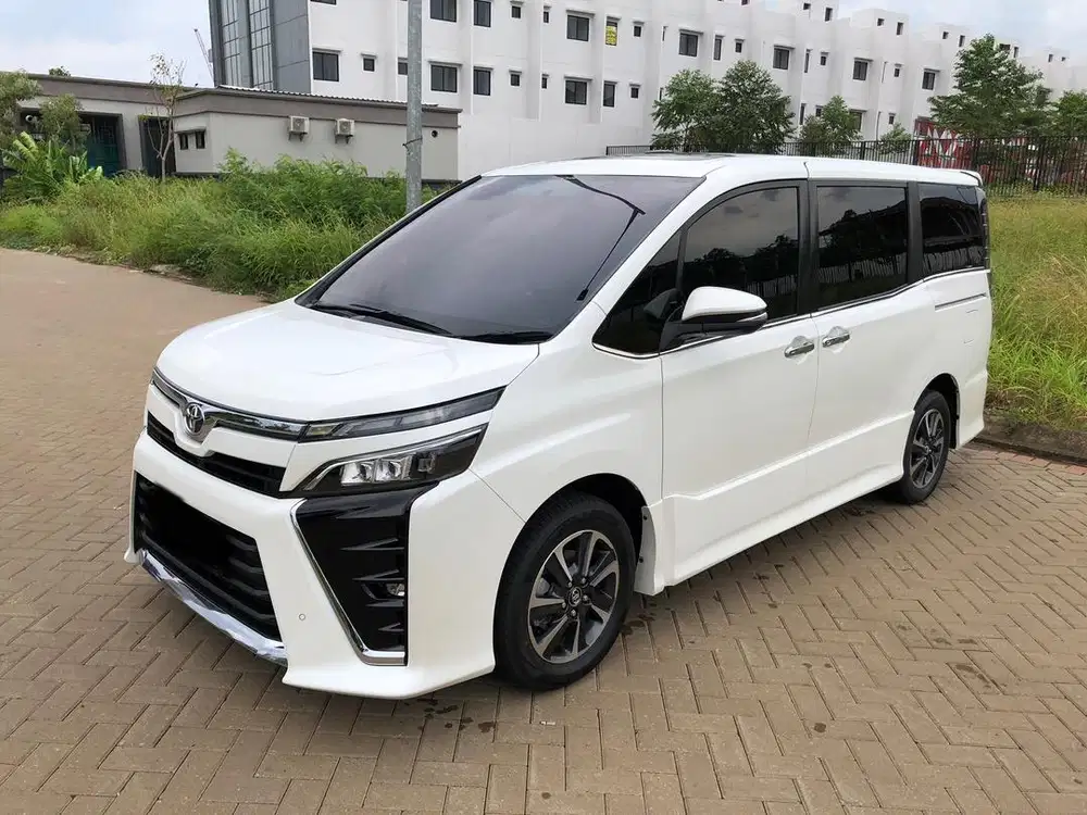 Toyota Voxy 2018