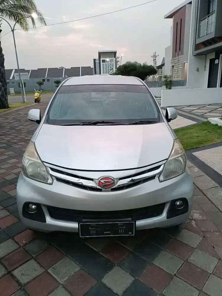Daihatsu Xenia R deluxe th 2013