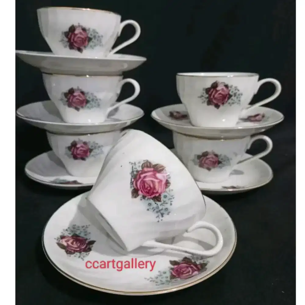 Cangkir teh jadul ulir motif mawar merah