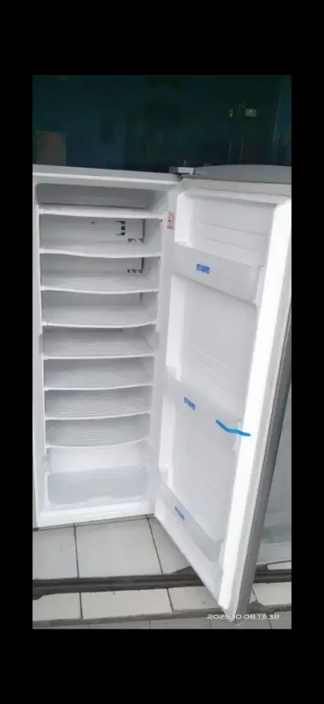 Jual freezer kulkas khusus es batu / asi ukuran 8 rak merk SHARP