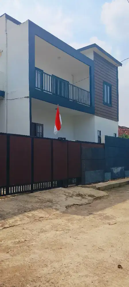 Rumah Pribadi dua lantai. Di jual beserta isi rumah