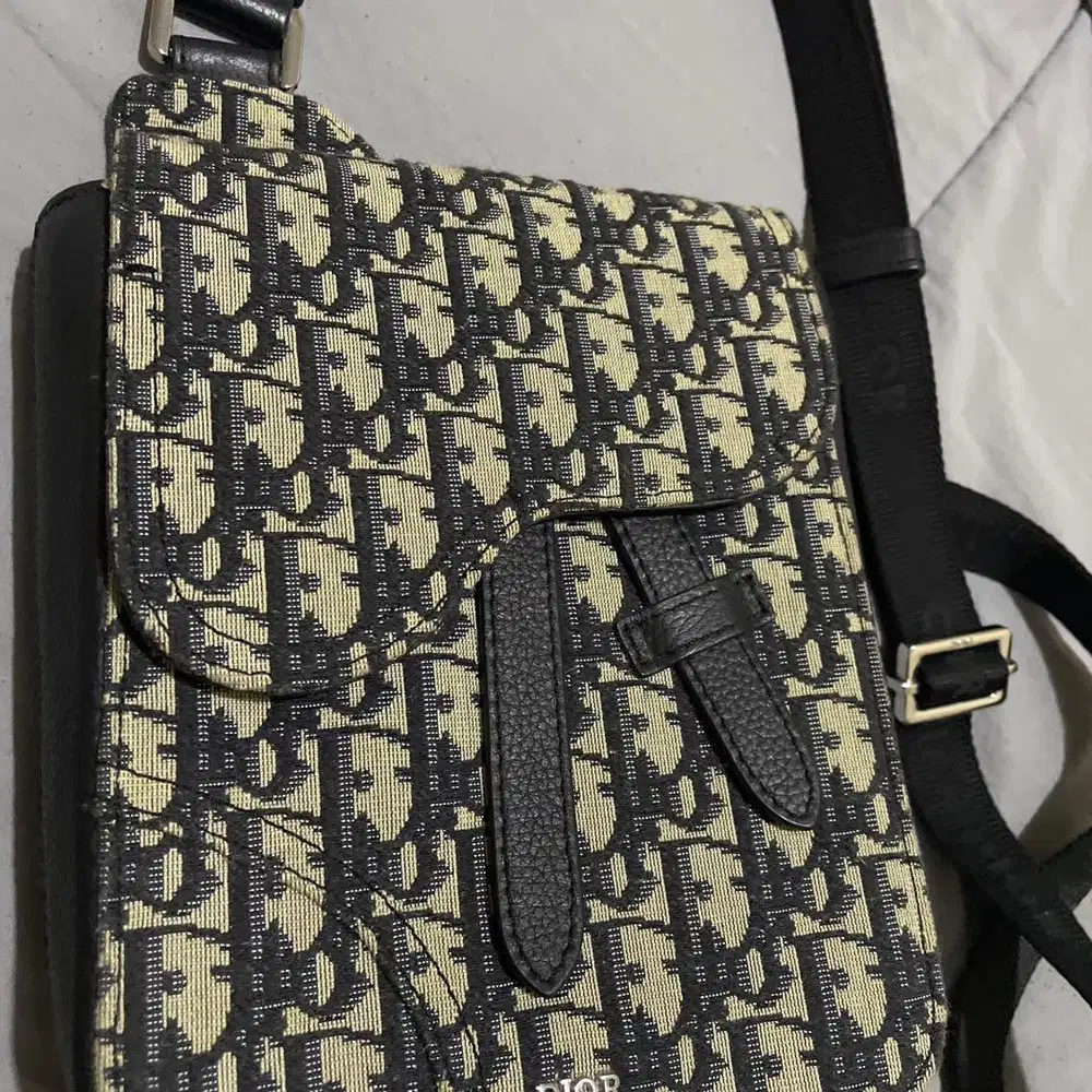Tas Dior sling bag
