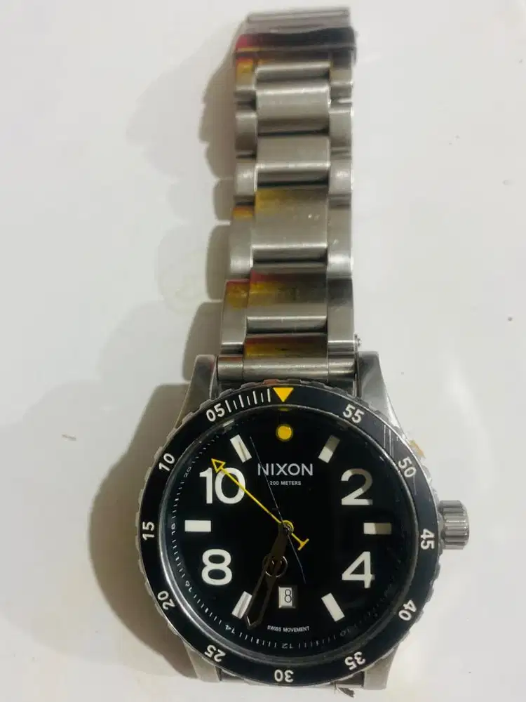 Jam tangan pria “NIXON”