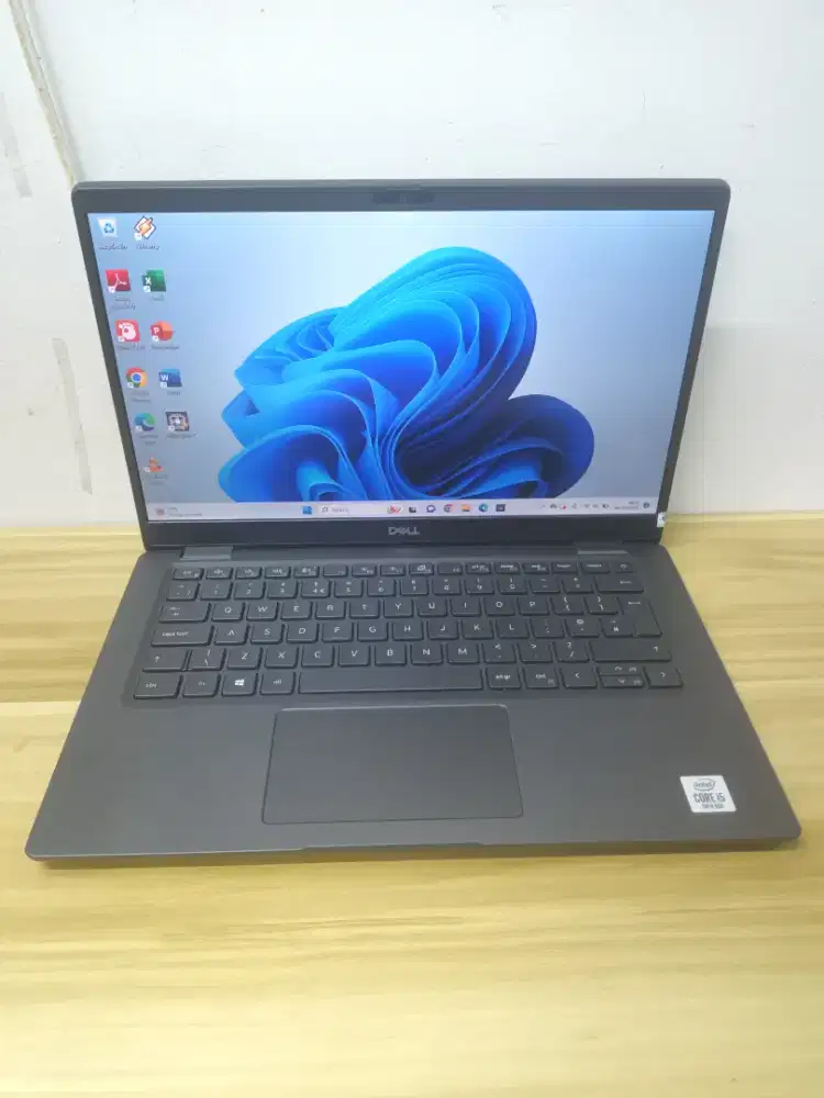 Dell Latitude 7310. Intel Core i5-10310u. Ram 16gb. Ssd 256gb