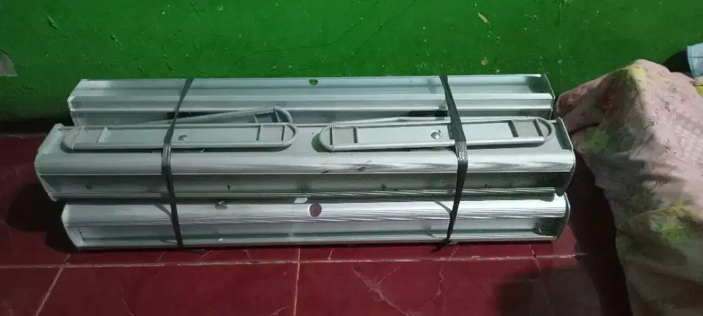 Stand roll up banner